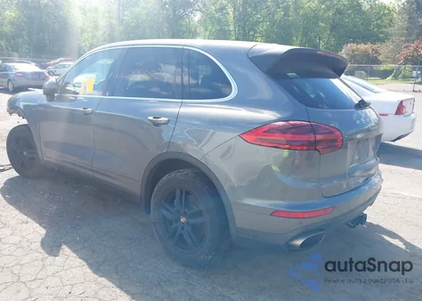 2016 Porsche Cayenne z USA, uszkodzony, nr VIN WP1AA2A24GLA10857